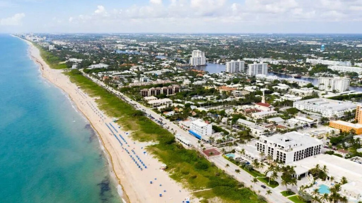 Pineapple Grove Arts District Hotel | Walk to Everything – 3 Cozy Delray Units Near Beach, Cafés, and Galleries