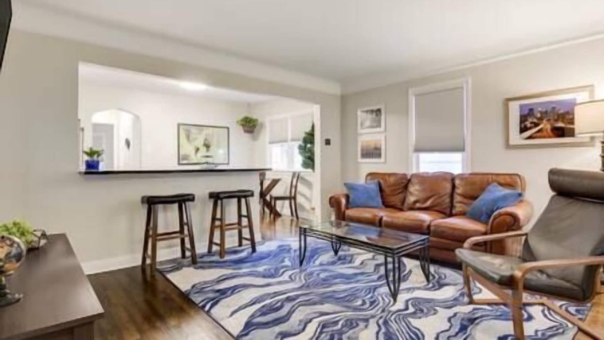 Hiawatha House | Walk to Falls/Close to Everything/Fenced Backyard
