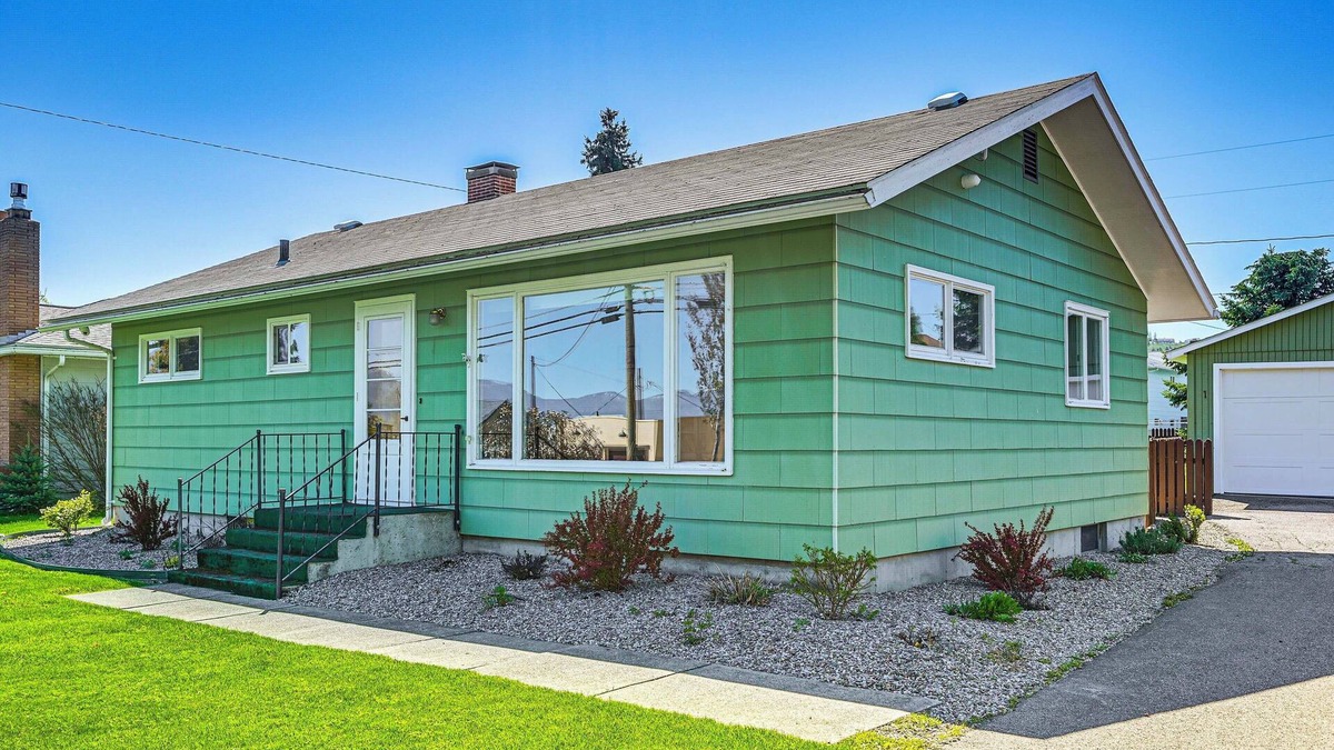 Polson House | Walk to Flathead Lake: Airy Home w/Mtn Views!