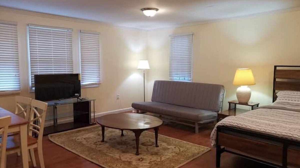 Framingham Apartment | Walk to FSU/shopping center, private entrance
