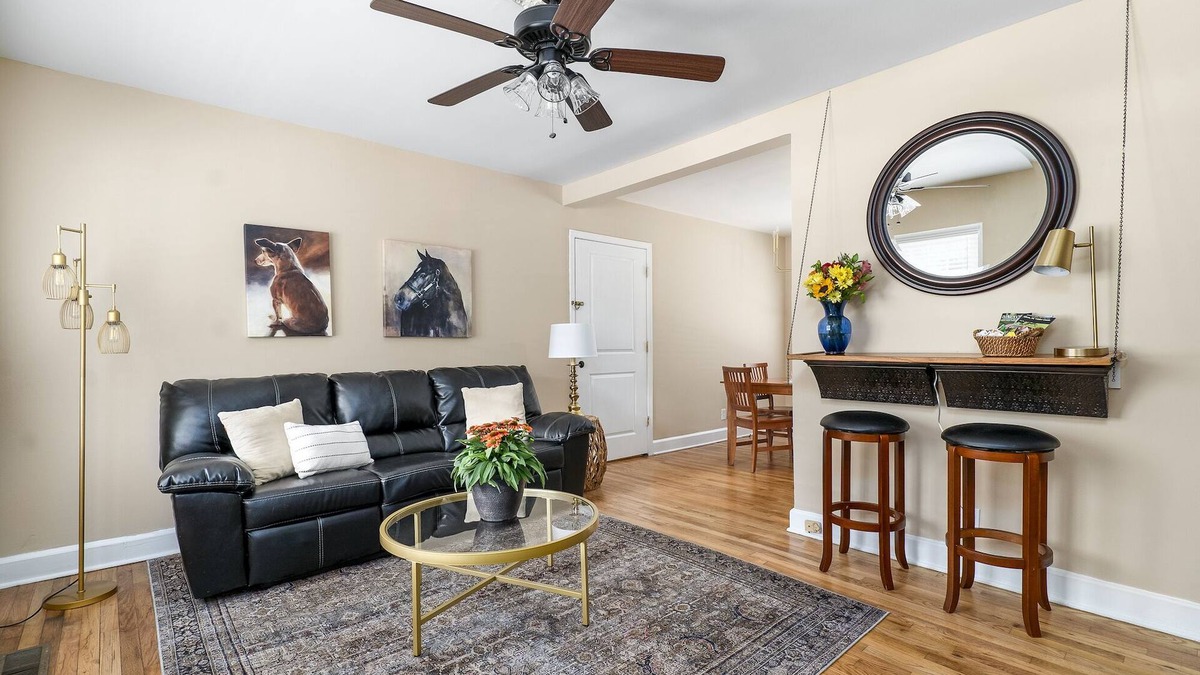 Aiken House | Walk to golf course & downtown Aiken from perfect 1B1B with king bed & sofa bed