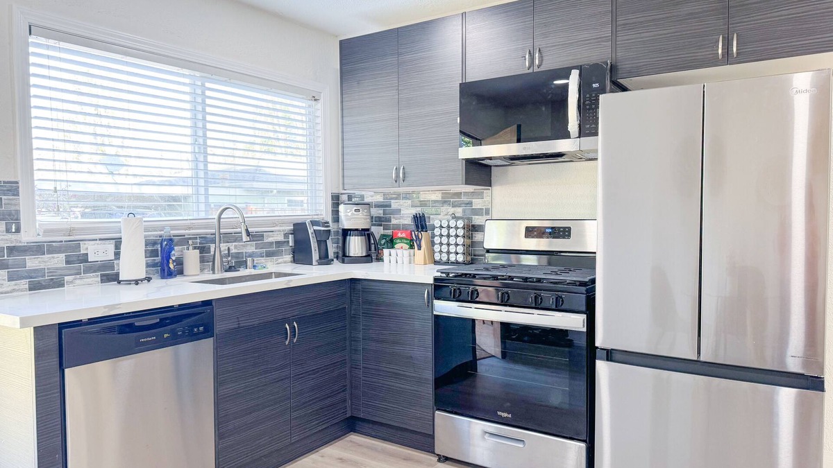 North Whisman House | Walk to Google 3BR Home Yard & Kitchen