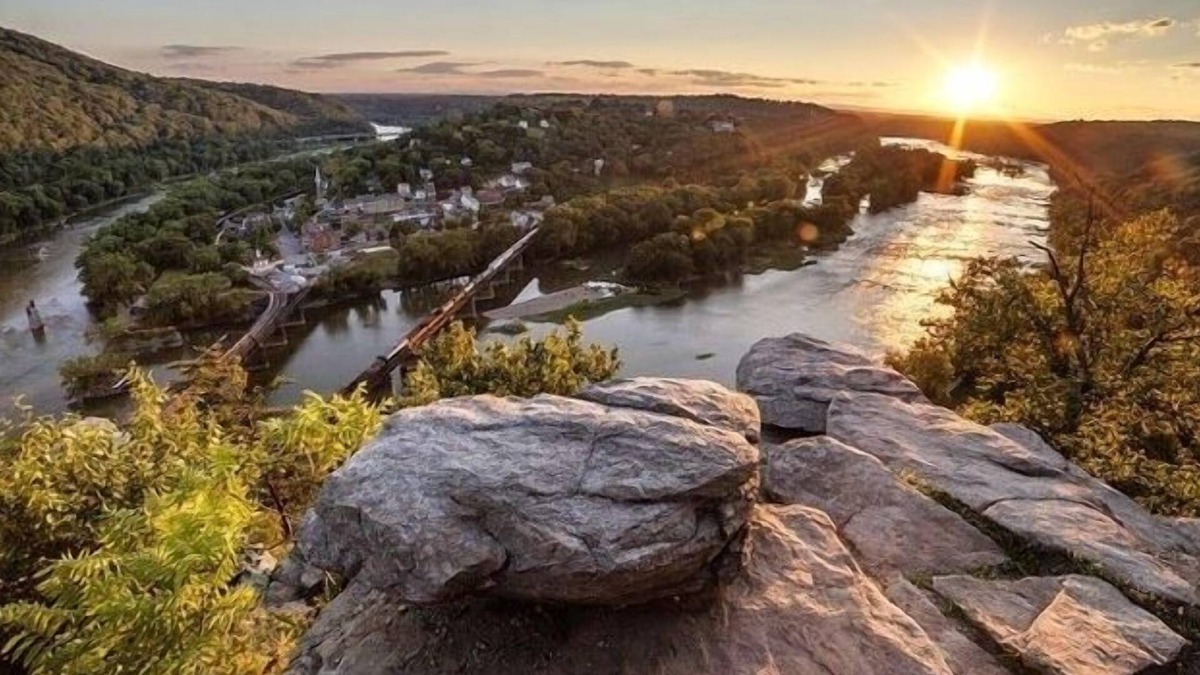 Bolivar House | Walk to Harpers Ferry! Dog-friendly. Beautiful Views.