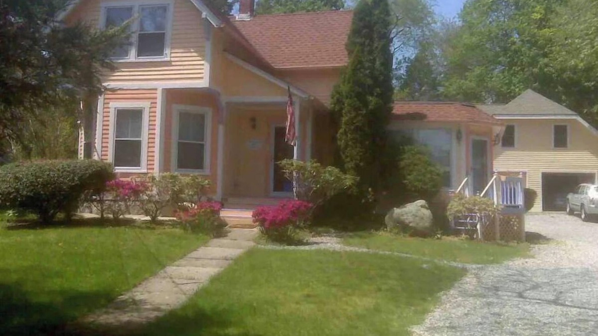 West Mystic House | Walk to Historic Downtown Mystic! Best Location—beach, marinas, eateries!