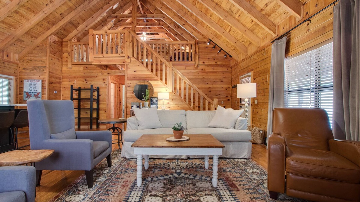 Silver Point Cabin | Walk to Hurricane Marina!