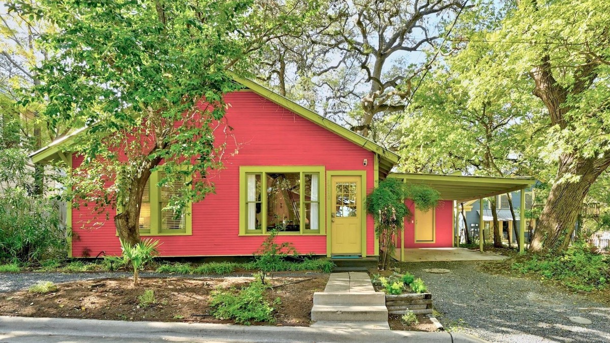 South River City House | Walk to it all! ~ Historic Bungalow with Fenced Yard ~ Fast Wifi