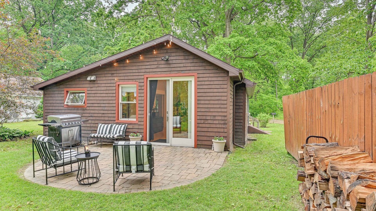 Cassopolis House | Walk to Kelsey Lake: Cassopolis Home w/Yard!