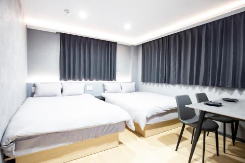 Komagata Apartment | Walk to Kuramae Subway Stop YoYK