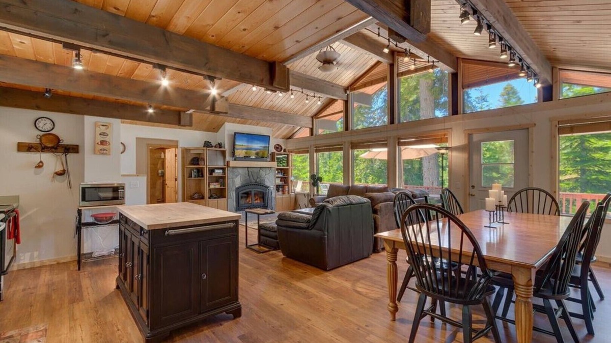 Comstock Acres House | Walk to Lake and Tahoe City, Breathtaking Views