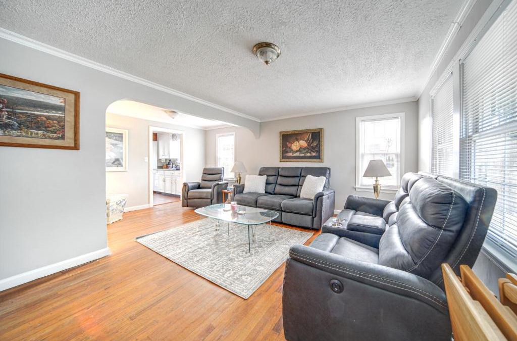 Erie House | Walk to Lake Erie and Beach Access Home with Deck!