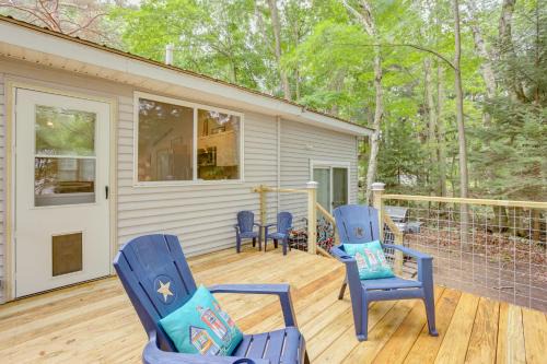 Ludington House | Walk to Lake Hamlin Cottage Near Boat Launch