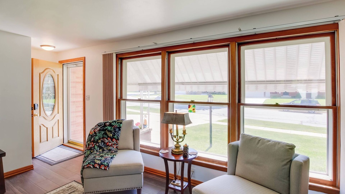 Green Bay Cottage | Walk to Lambeau Field: Green Bay Retreat