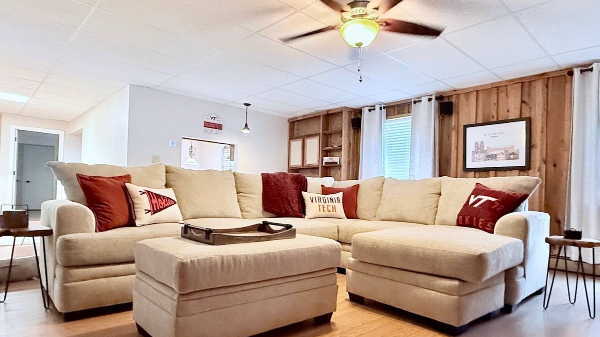 Blacksburg House | Walk to Lane Stadium ~ Charming 2-bedroom house in Blacksburg