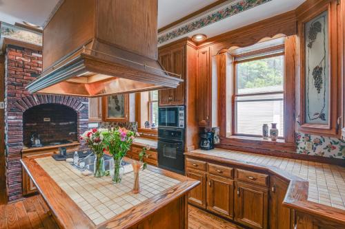 Lawrenceburg House | Walk to Lawrenceburg Square Home for Large Groups