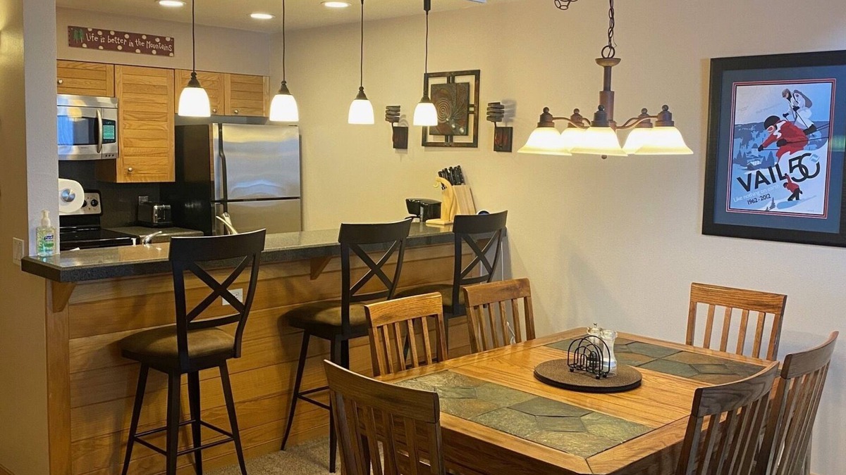 Mountain House Condo | Walk to Lifts, Mtn View, Indoor Hot Tub and Pool, Underground Parking!