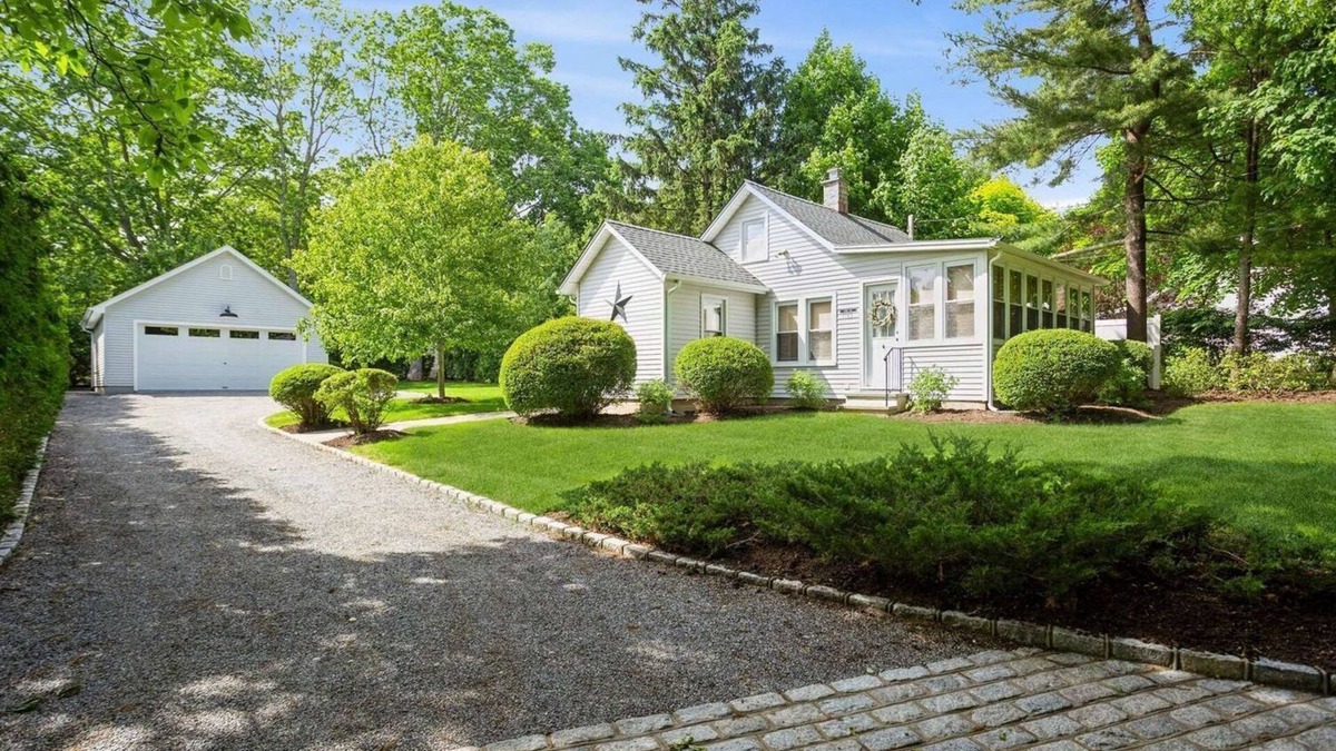Mattituck Cottage | Walk to Love Lane! Immaculately renovated private cottage.
