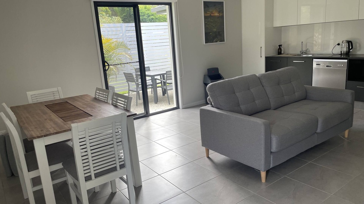 Glass House Mountains House | Walk to Mount Ngungun in Glasshouse Mountains