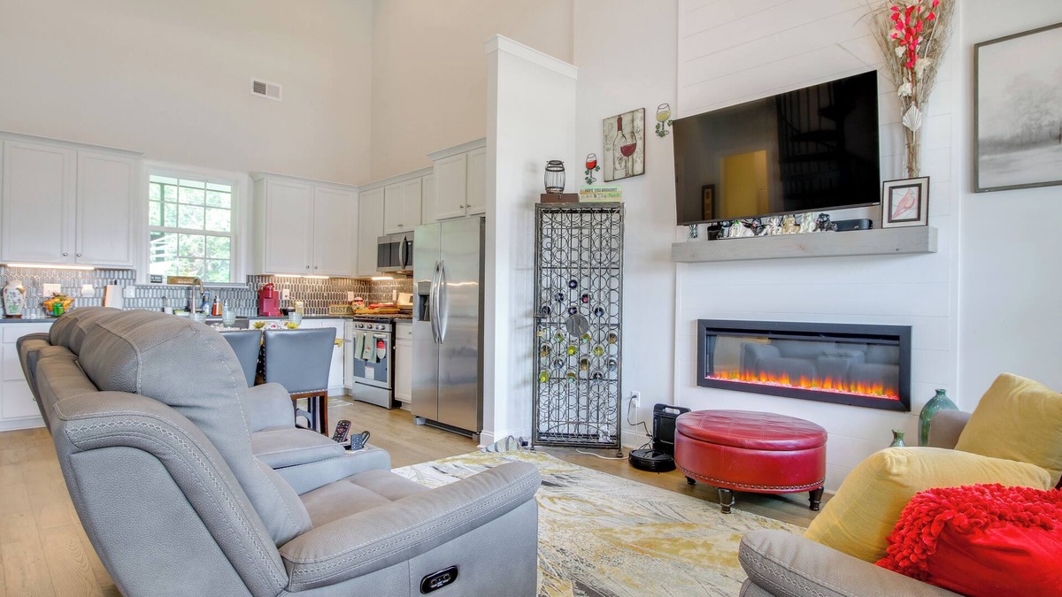 Greenwood Cottage | Walk to Marina: Lake Greenwood Retreat w/Hot Tub