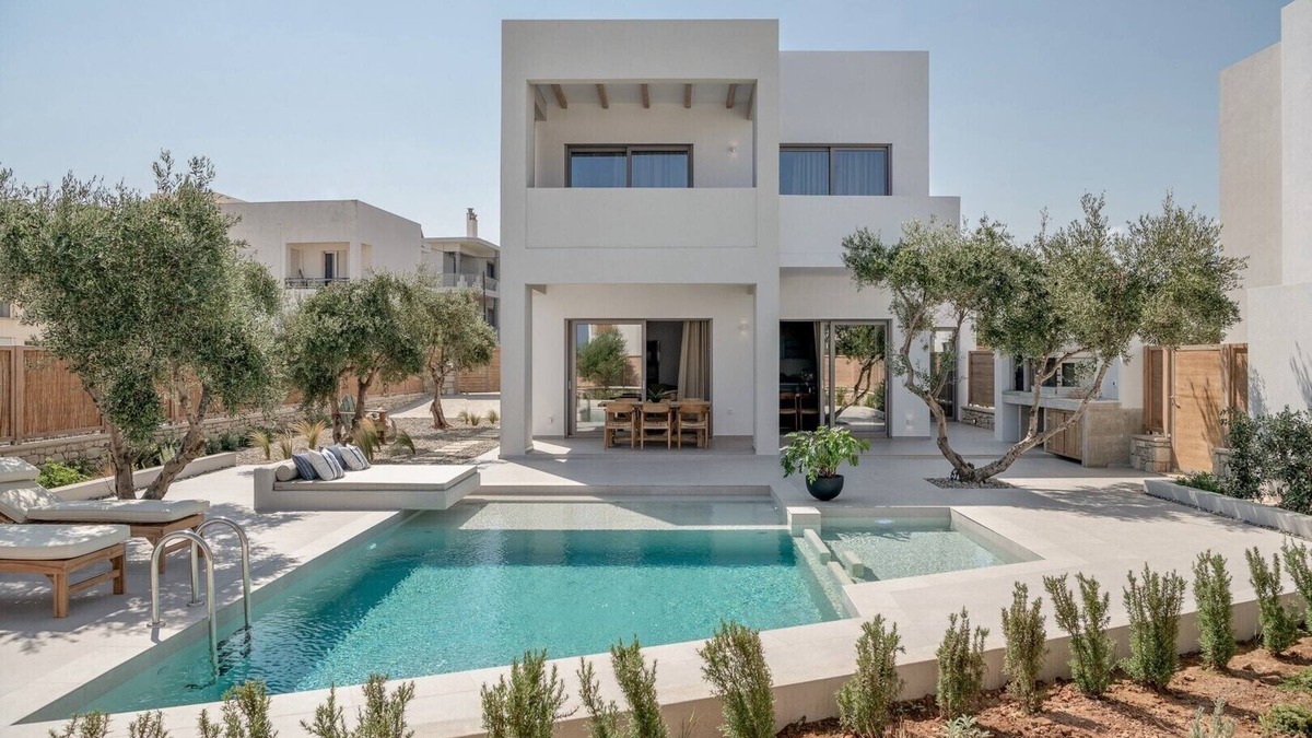 Tavronitis Villa | Walk to Market & Taverna★500mt to the beach★Lux villa★Outdoor Jacuzzi★BBQ & Wifi