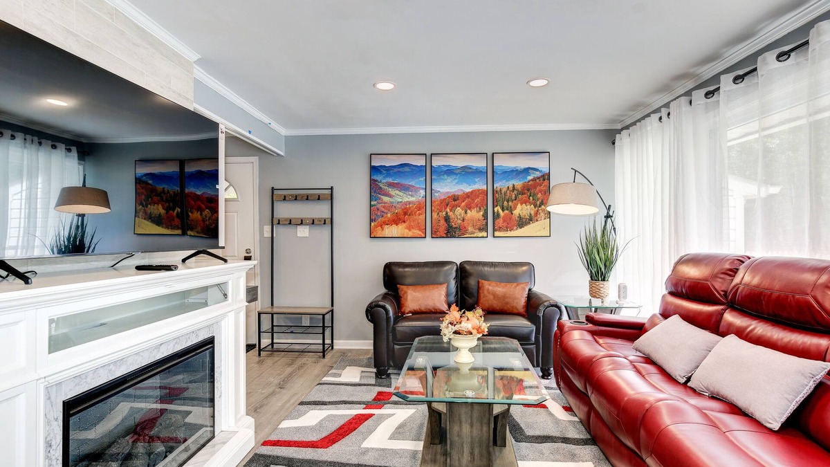 Bethesda House | Walk to Metro Station Restaurant Shops 2K2Q1T 2Ba Single Family Home
