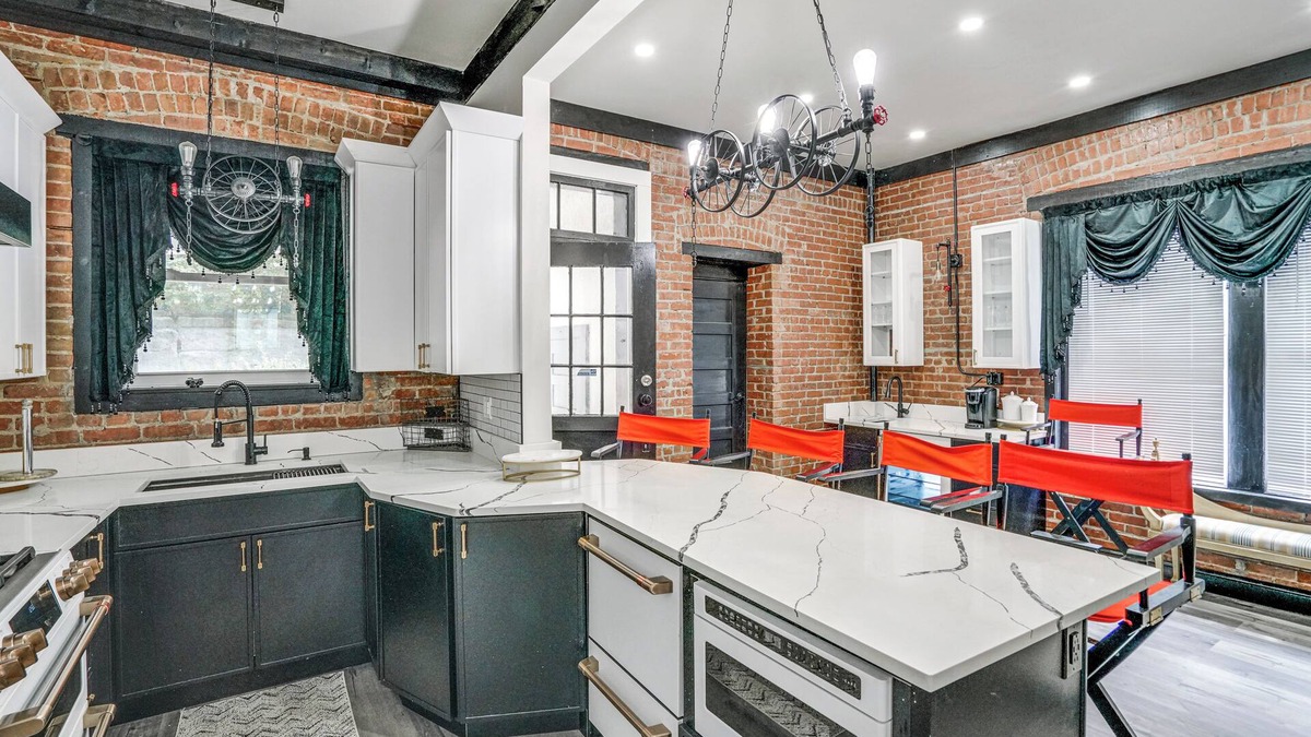 Stockade Historic District Apartment | Walk to Nott Memorial: Studious Retreat Near Eats