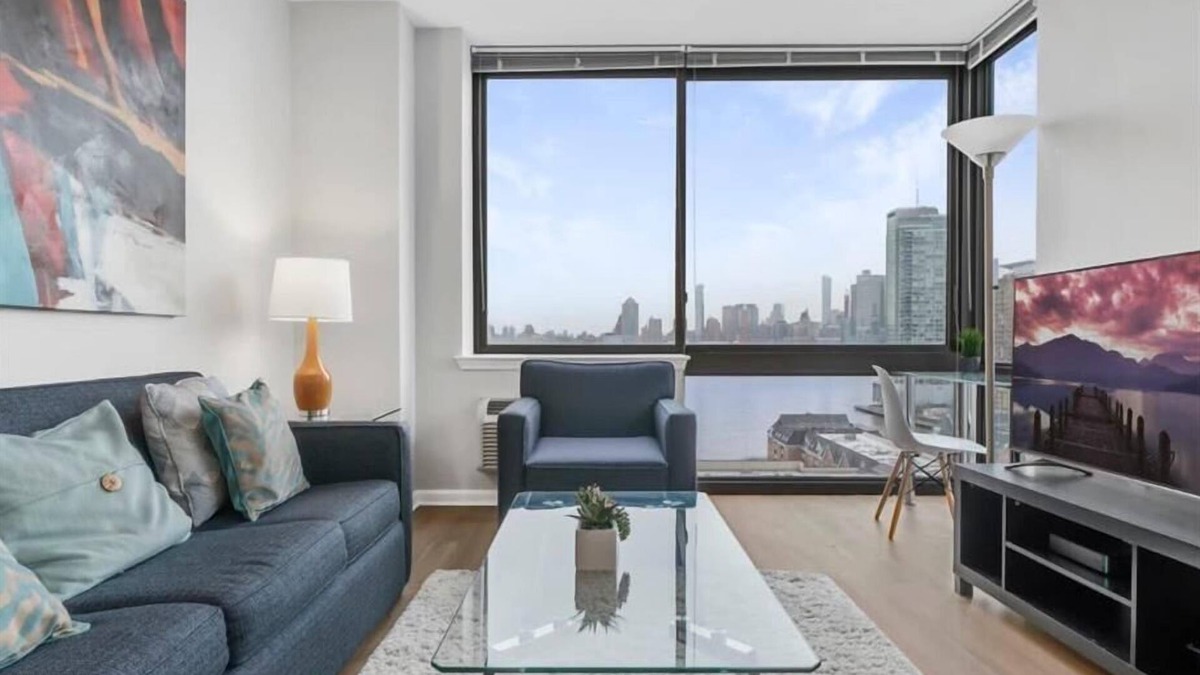 Hudson Exchange Apartment | Walk to NY Waterway 2 V BR | Newport | Near PATH