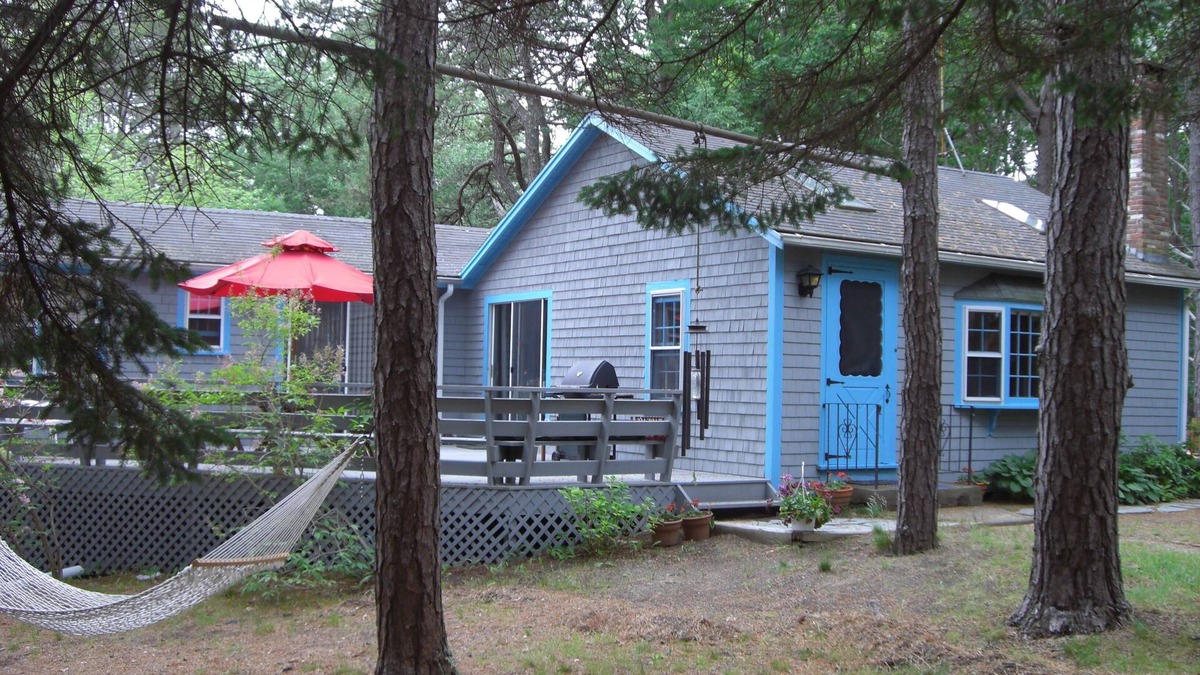 Wellfleet Cottage | Walk to ocean bch & bike rail trail, Nat'l Seashore, WiFi, A/C