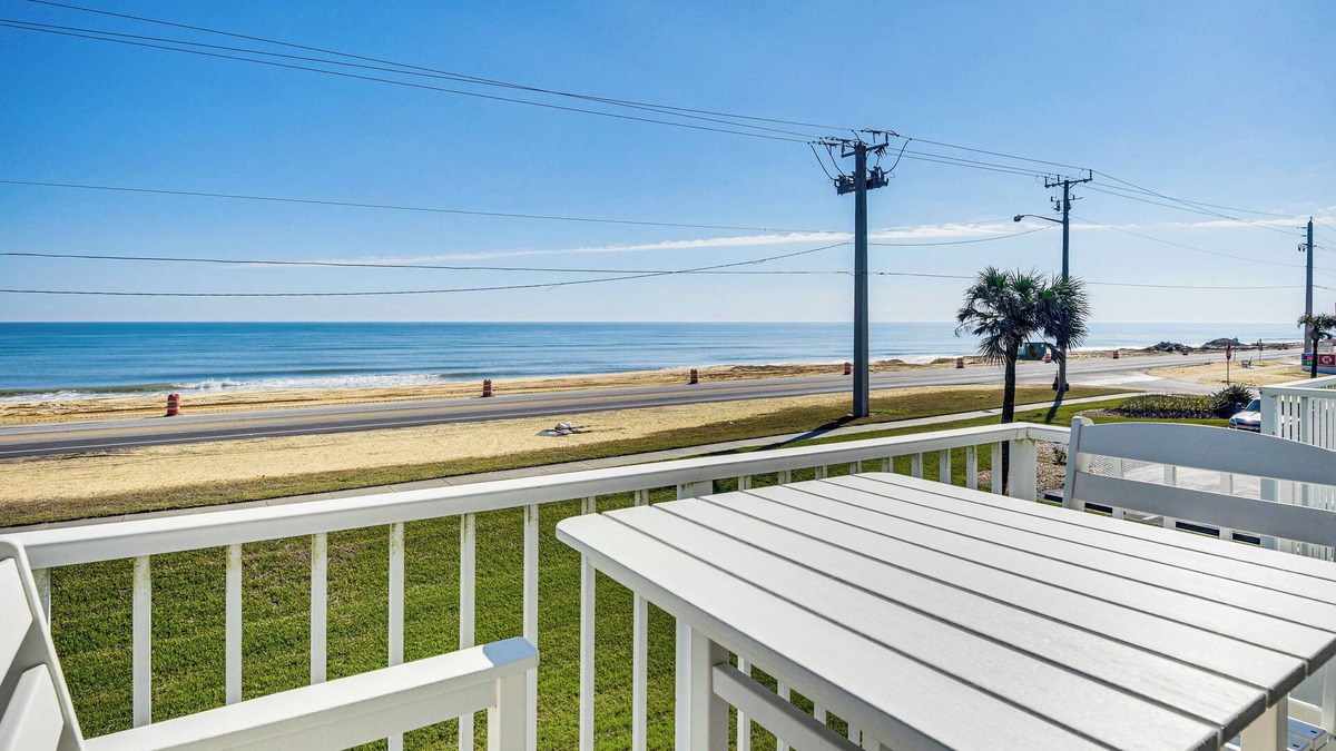Glenwood House | Walk to Ocean: Family Retreat in Ormond Beach!