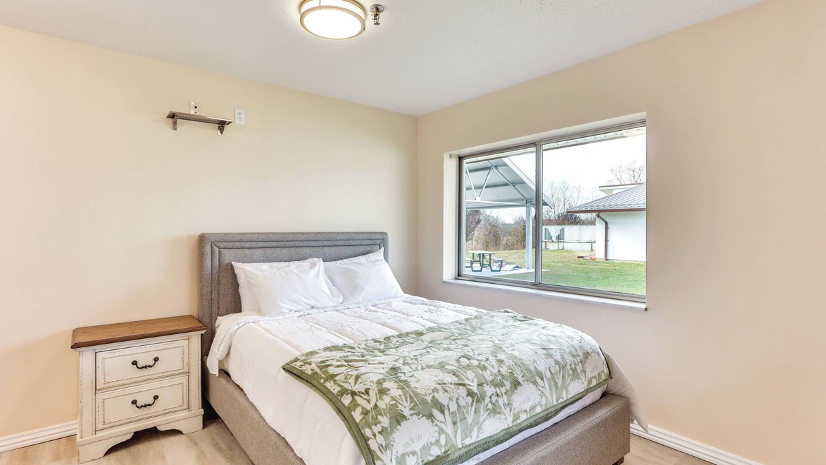 Oakland City Apartment | Walk to OCU, Golf: Updated Oakland City Studio!