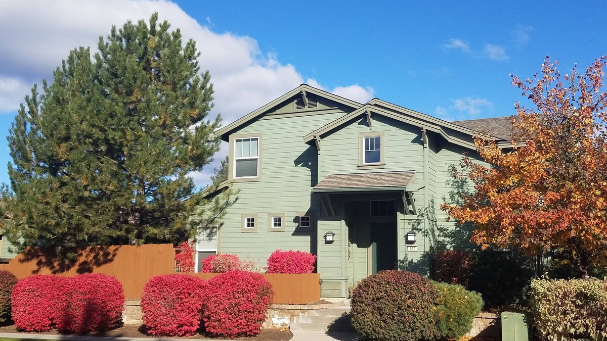 Southern Crossing House | Walk To Old Mill District - Spacious Well-Appointed Town Home/Private Courtyard