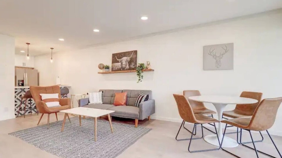 Entertainment District Condo | Walk to Old Town. Heated Pool. Hot Tub. Gym.