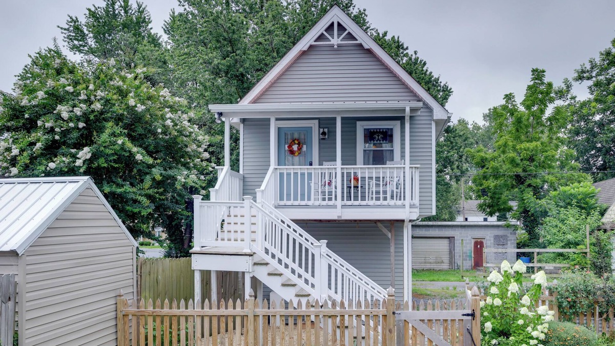 Cambridge Apartment | Walk to Park & River: Dog-Friendly Cambridge Gem