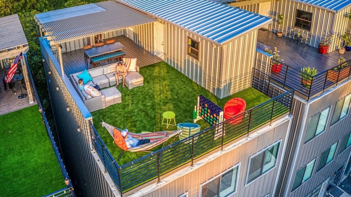 Tobin Hill House | Walk to Pearl & Riverwalk from Stylish Home—Rooftop Views & Movie Nights!