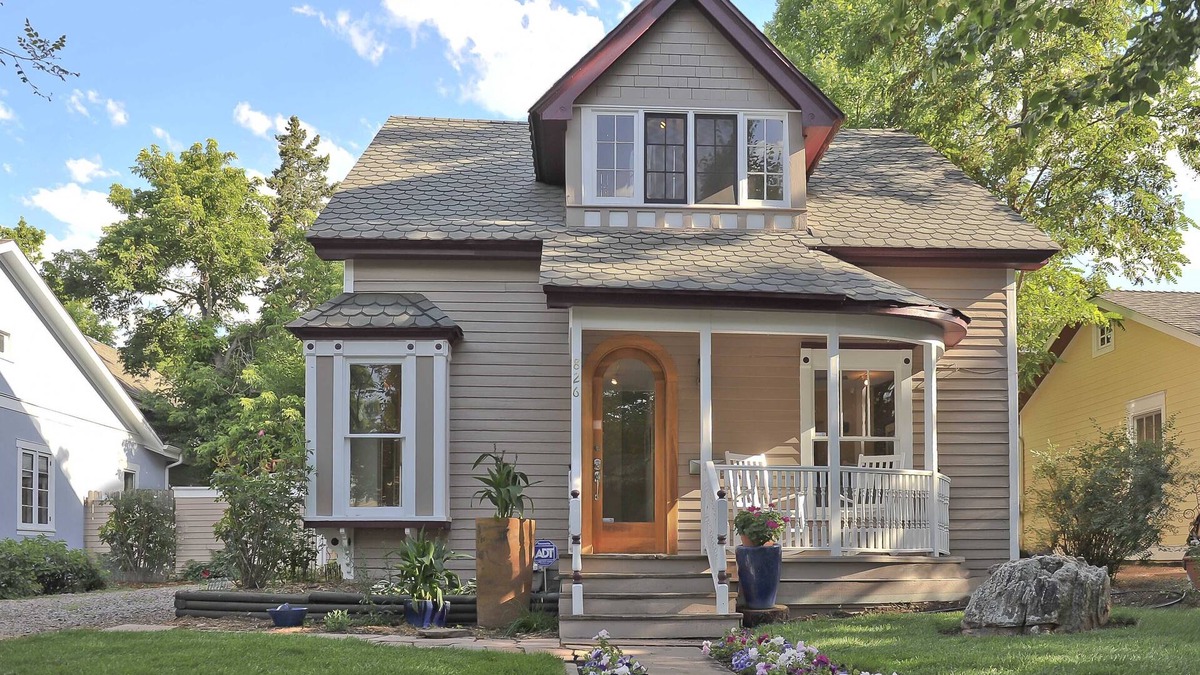 Mapleton Hill House | Walk to Pearl St, Huge Backyard, walk hiking, Driveway Parking