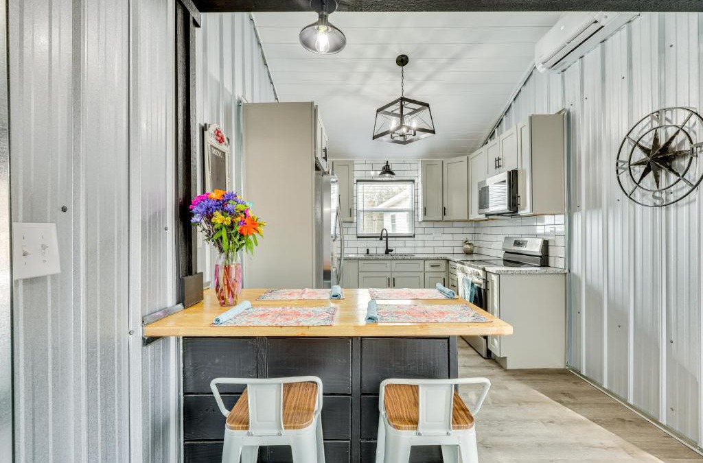 Long Beach Apartment | Walk to Pier North Carolina Getaway in Oak Island