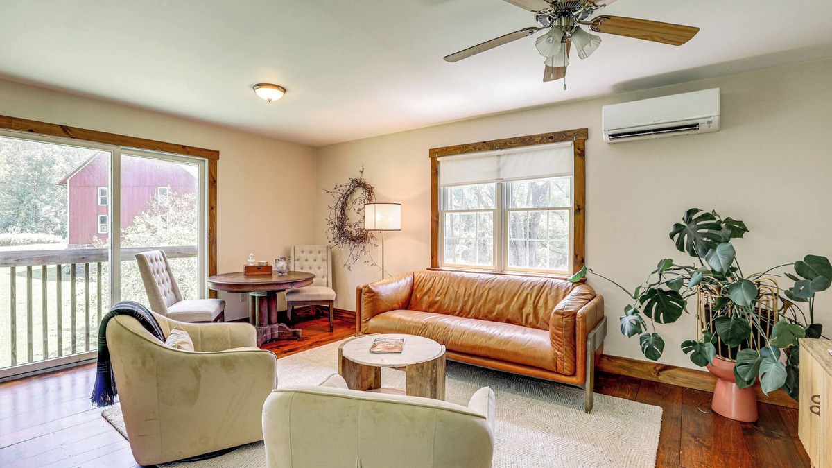 Finesville Cottage | Walk to River: Couple’s Retreat in Kintnersville!