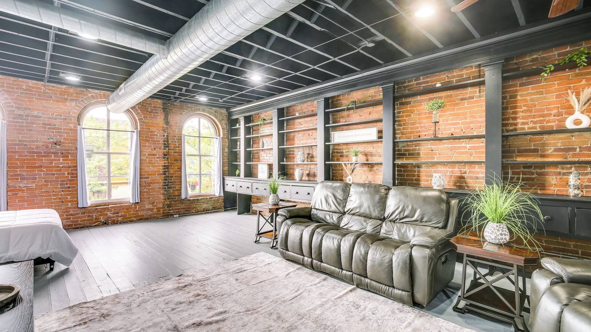Hannibal Apartment | Walk to River + Shops: Downtown Hannibal Loft