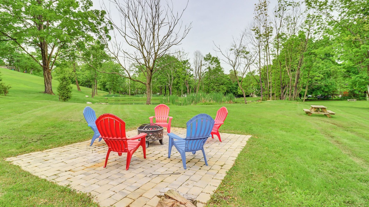 Saylorsburg House | Walk to Saylors Lake: Townhome w/Shared Perks!