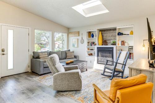 Seaside House | Walk to Seaside Beach Vacation Rental Cottage!
