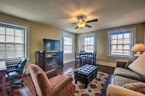 Reading Apartment | Walk to Shops, Dining and City Park Reading Apt