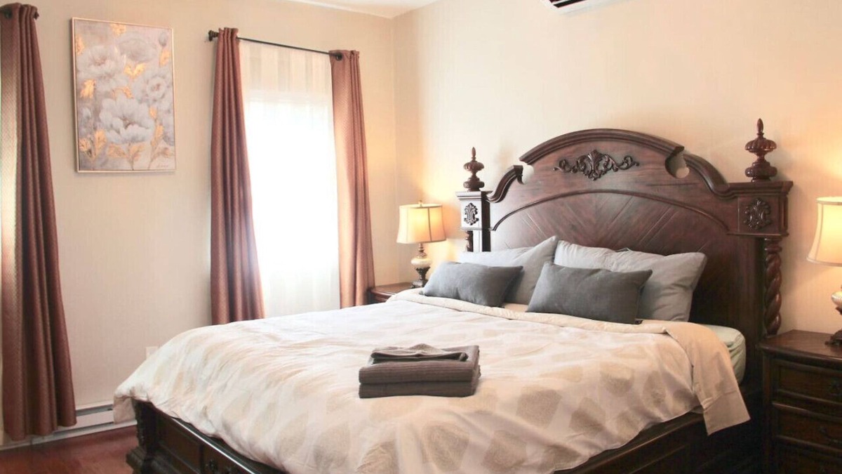 Passyunk Square House | Walk to South Philly's Best Restaurants & Bars!