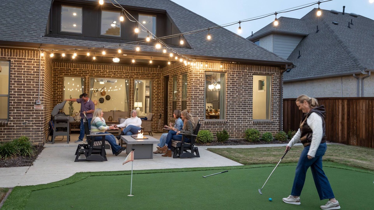 Arlington House | Walk To Stadiums: Game Room Hot Tub Mini Golf 4 Full Bath Prime Location
