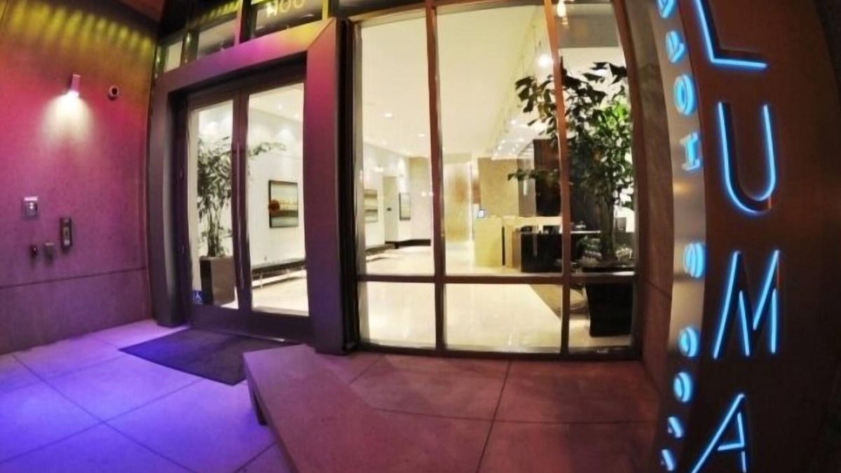 Downtown Los Angeles Condo | Walk To Staples,LA Live!,Conv.Cntr.,Cafes, Bars, Movies