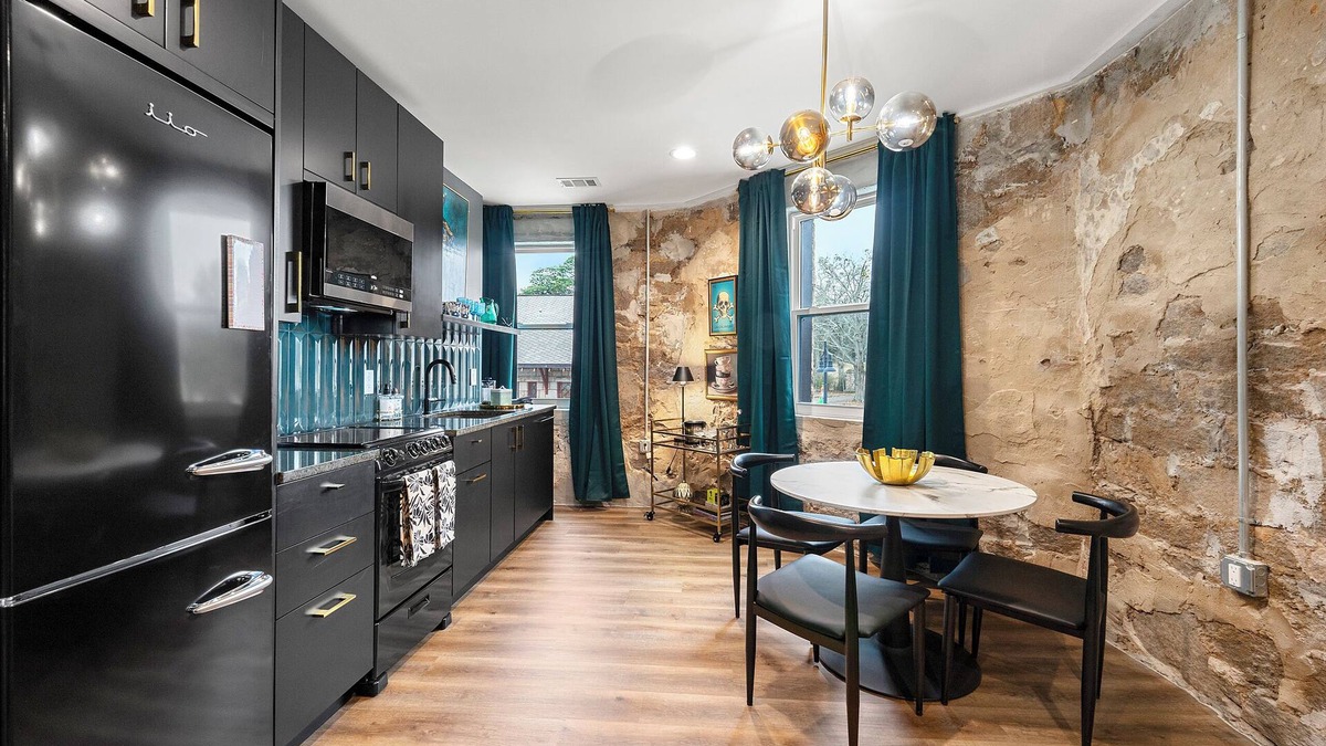 Stone Mountain Historic Village Condo | Walk to Stone Mountain Park! Boutique Loft Downtown Stone Mountain GA