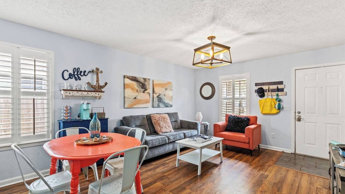 Panama City House | Walk to Sunsets, Dinner, & the Bay! Pets OK! 15 Min to Beaches from St Andrews