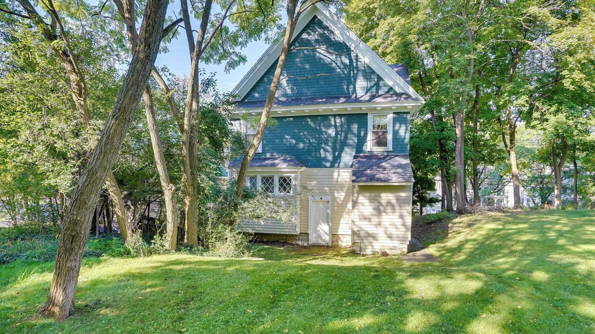 Eastside Cottage | Walk to Syracuse Campus: Family-friendly Home!