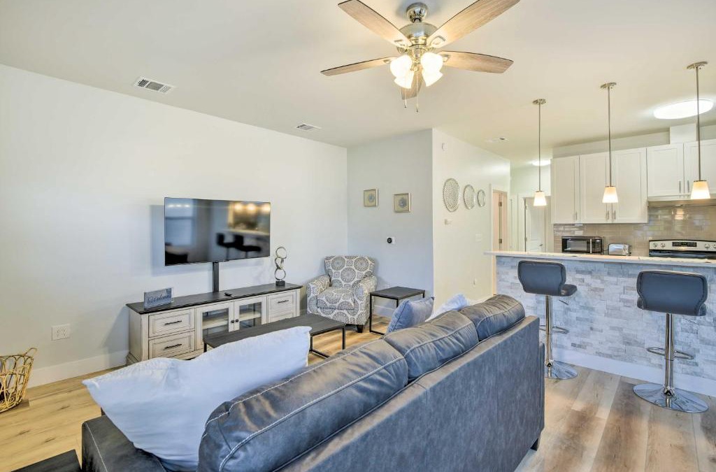 Fort Worth Apartment | Walk to TCU Fort Worth Retreat with Balcony!