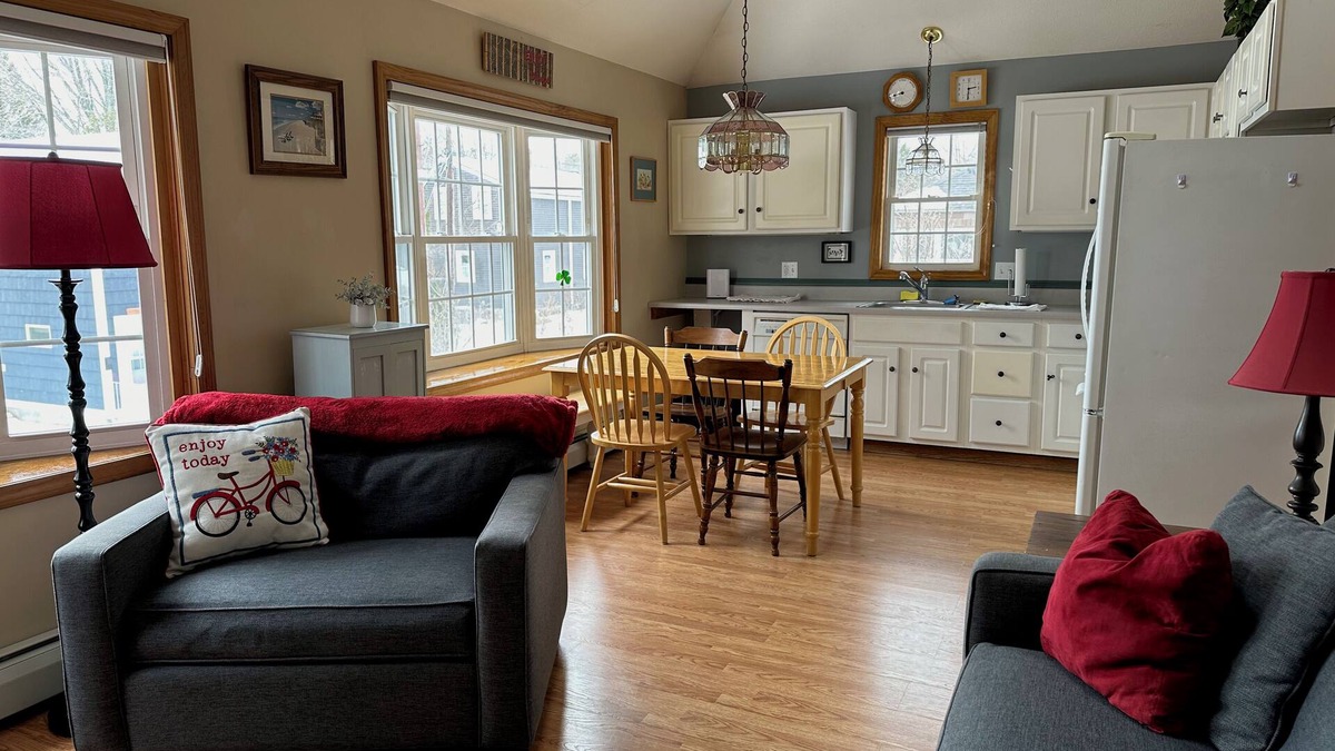 Ocean Park Apartment | Walk to the beach from here!