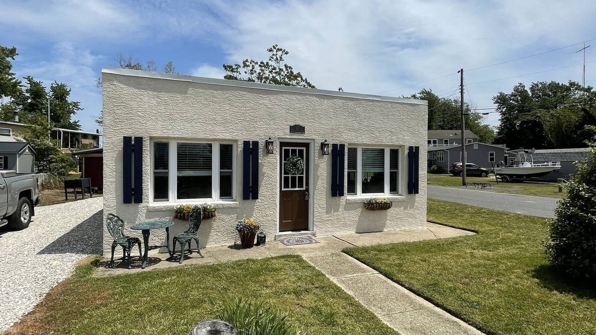 Fortescue House | Walk to the Beach and Marina! Family and dog friendly in Fortescue NJ!