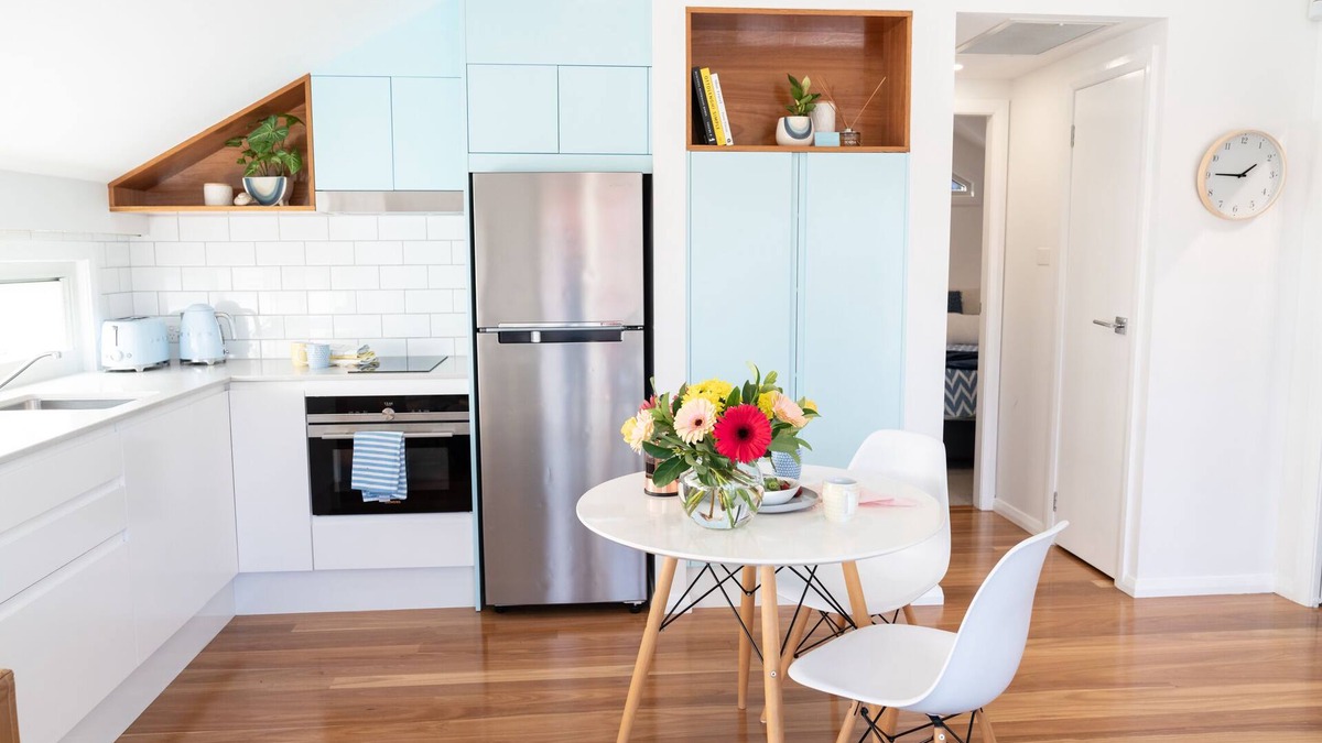 Cooks Hill House | Walk to the Beach | Live Like A Local | All The Comforts Of Home